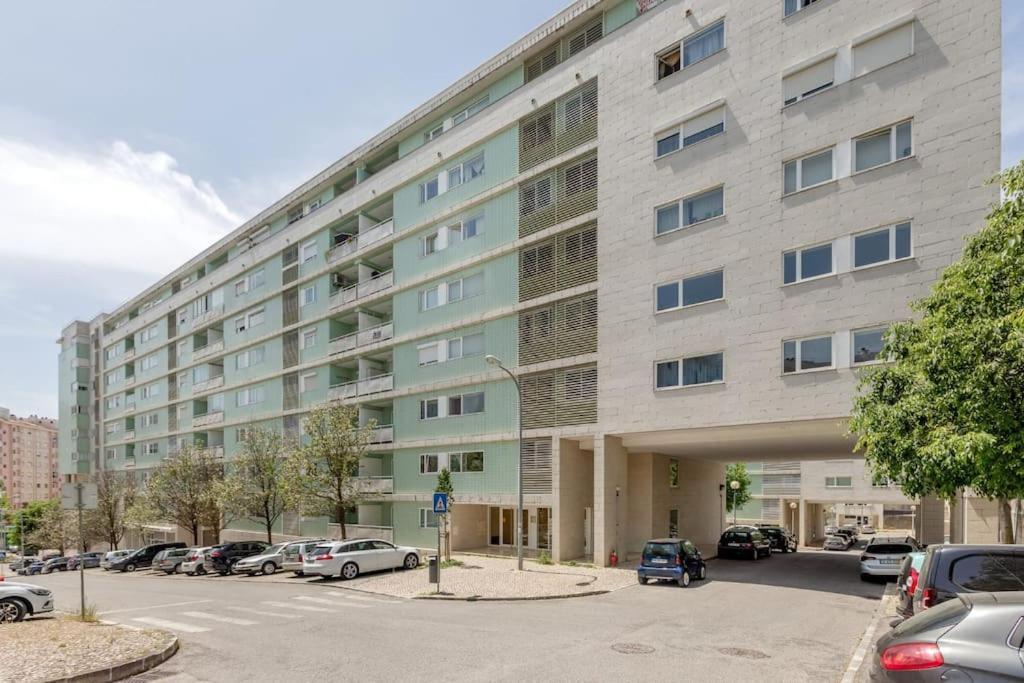 Spacious 3-Bedroom Condo In Lisboa Екстериор снимка